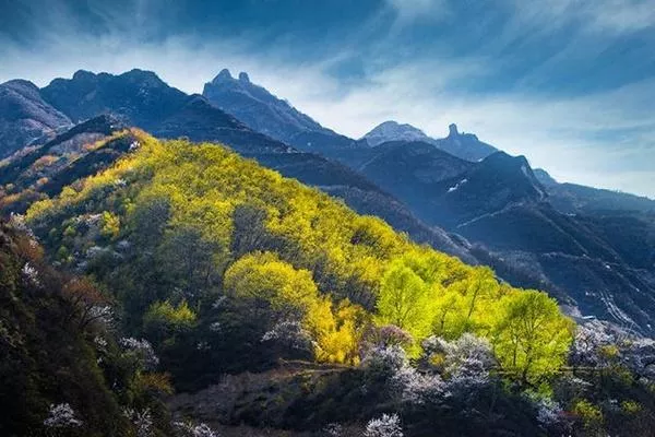 白石山景區(qū)<a href='http://www.radjoulmouhamadou.com/' target=_blank>旅游攻略</a>一日游