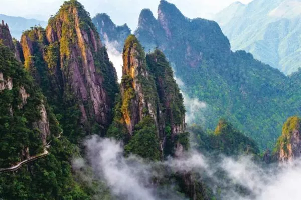 莽山五指峰景區(qū)<a href='http://www.radjoulmouhamadou.com/' target=_blank>旅游攻略</a>一日游